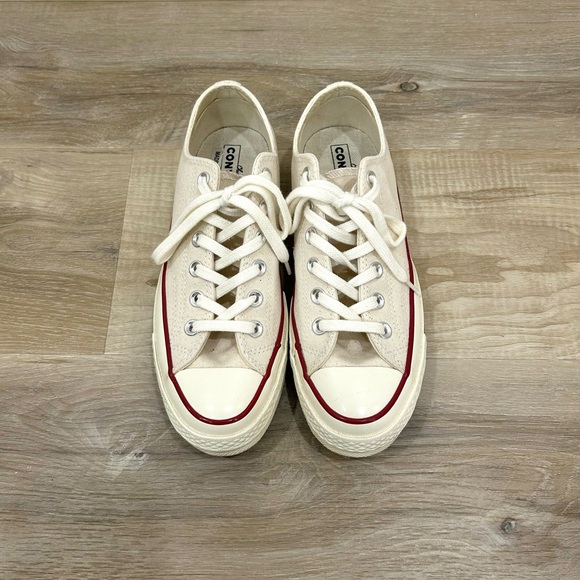 Converse sneakers, size women 7.5. Will ship as soon as CP strike stops - Picture 3 of 4
